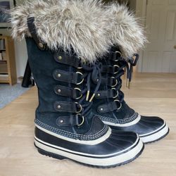 Sorel Boots Womens 6 (EU 37 or girls youth 4)