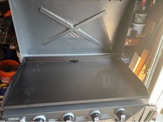 Brand new never used Blackstone with cover and propane tank full