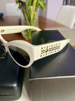 $120!! Authentic Versace Womens Sunglass