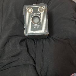 Vintage 1940s Kodak Brownie Target Six-20 Film Box Camera