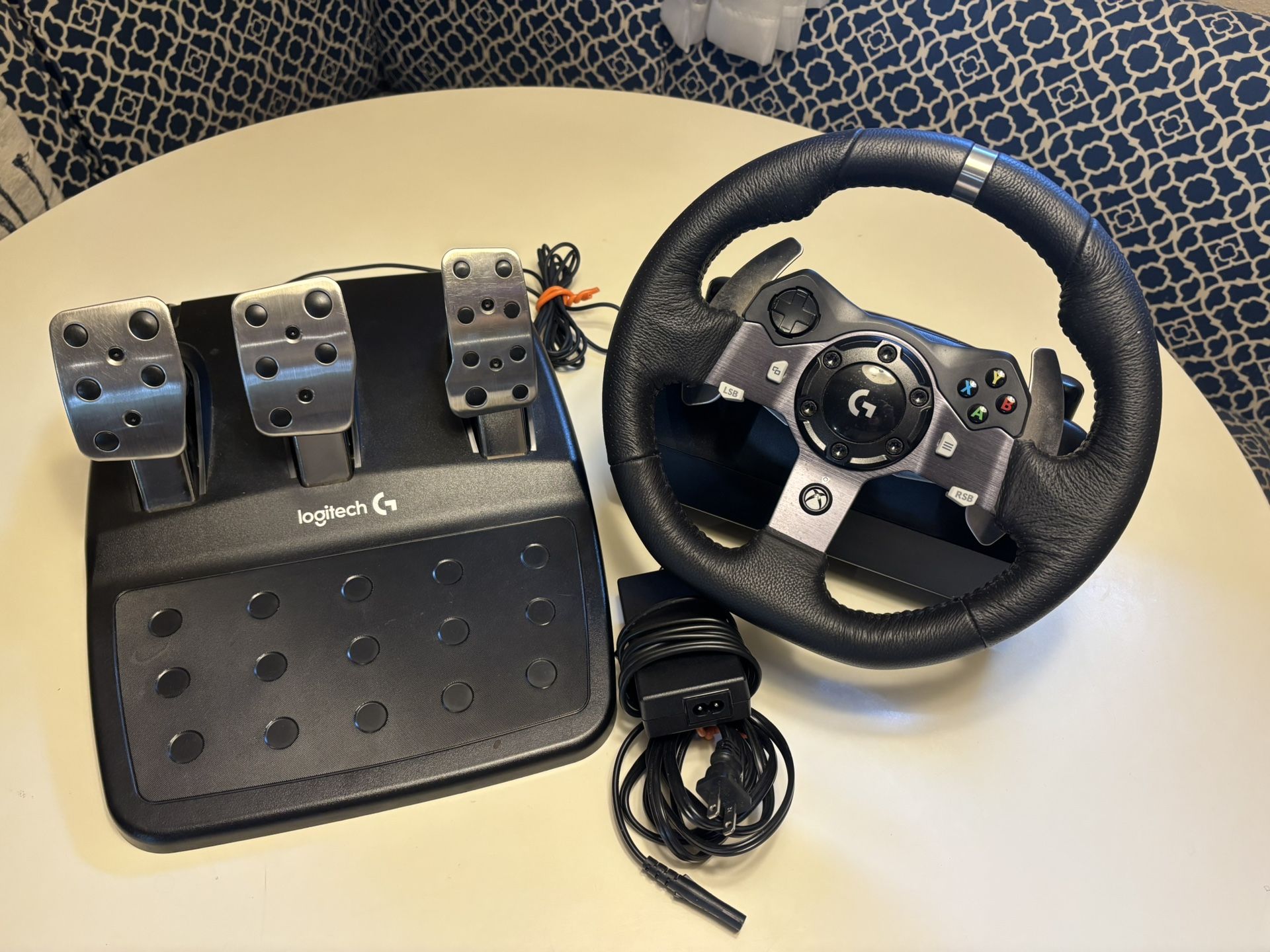 Logitech G920 Racing Wheel & Pedals – Xbox/PC