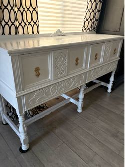 Vintage Buffet in excellent condition