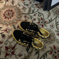 Women’s Vans Size 7