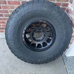 Toyo Open Country AT3  37x13.5r17 on Methods
