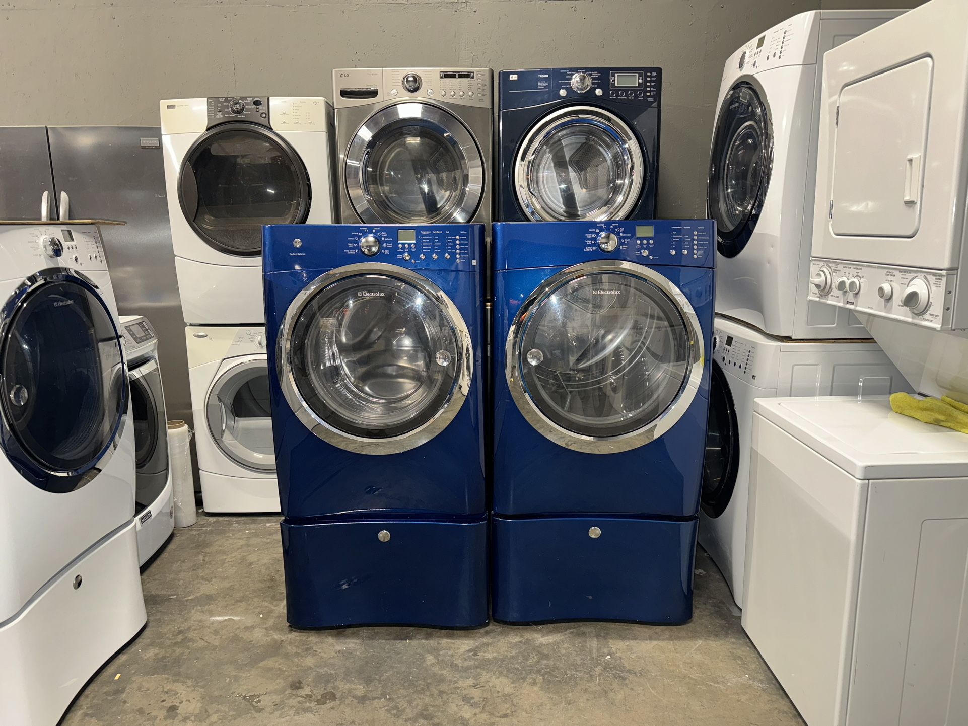 ELECTROLUX XL CAPACITY WASHER DRYER ELECTRIC STEAM SET
