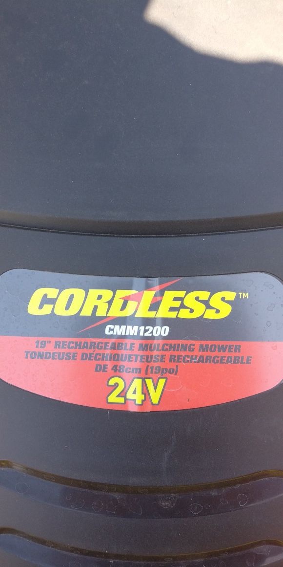 Black & Decker Cordless lawn mower. for Sale in Peoria, AZ - OfferUp