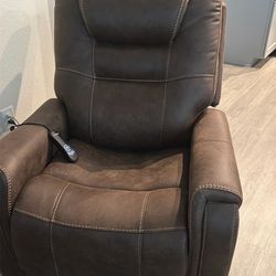 Recliner /Lift Chair (3)