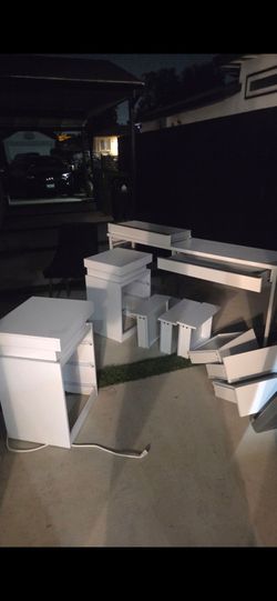 2 Night Stands (faux marble-white)