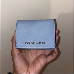 BRAND NEW MICHAEL KHORS WALLET NEVER BEEN USED!!