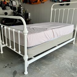 🌟 Twin Bed Combo – Sweet Dreams Starter Pack! 🌙