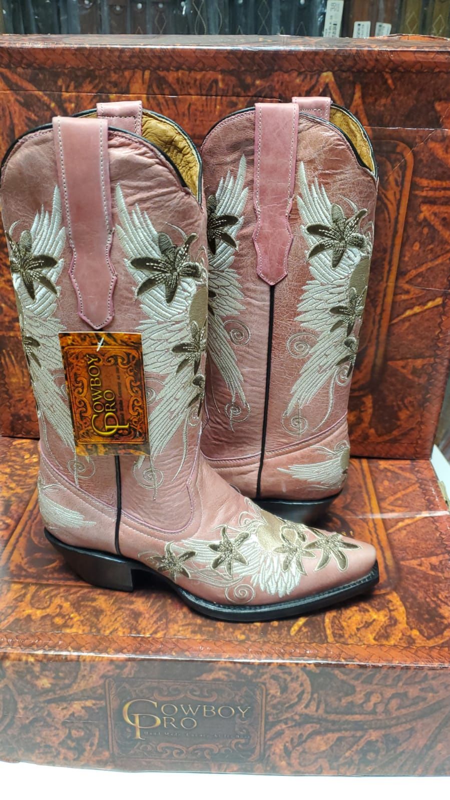 NEW REAL LEATHER LADIES COWBOY BOOTS AVAILABLE IN SIZE  5 , 5.5 , 7 , 9.5 , 10