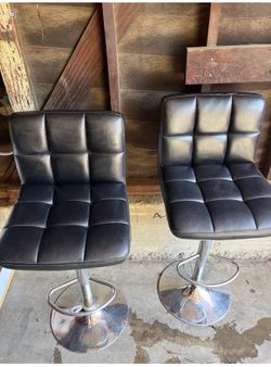 Bar height adjustable stools / Good Condition