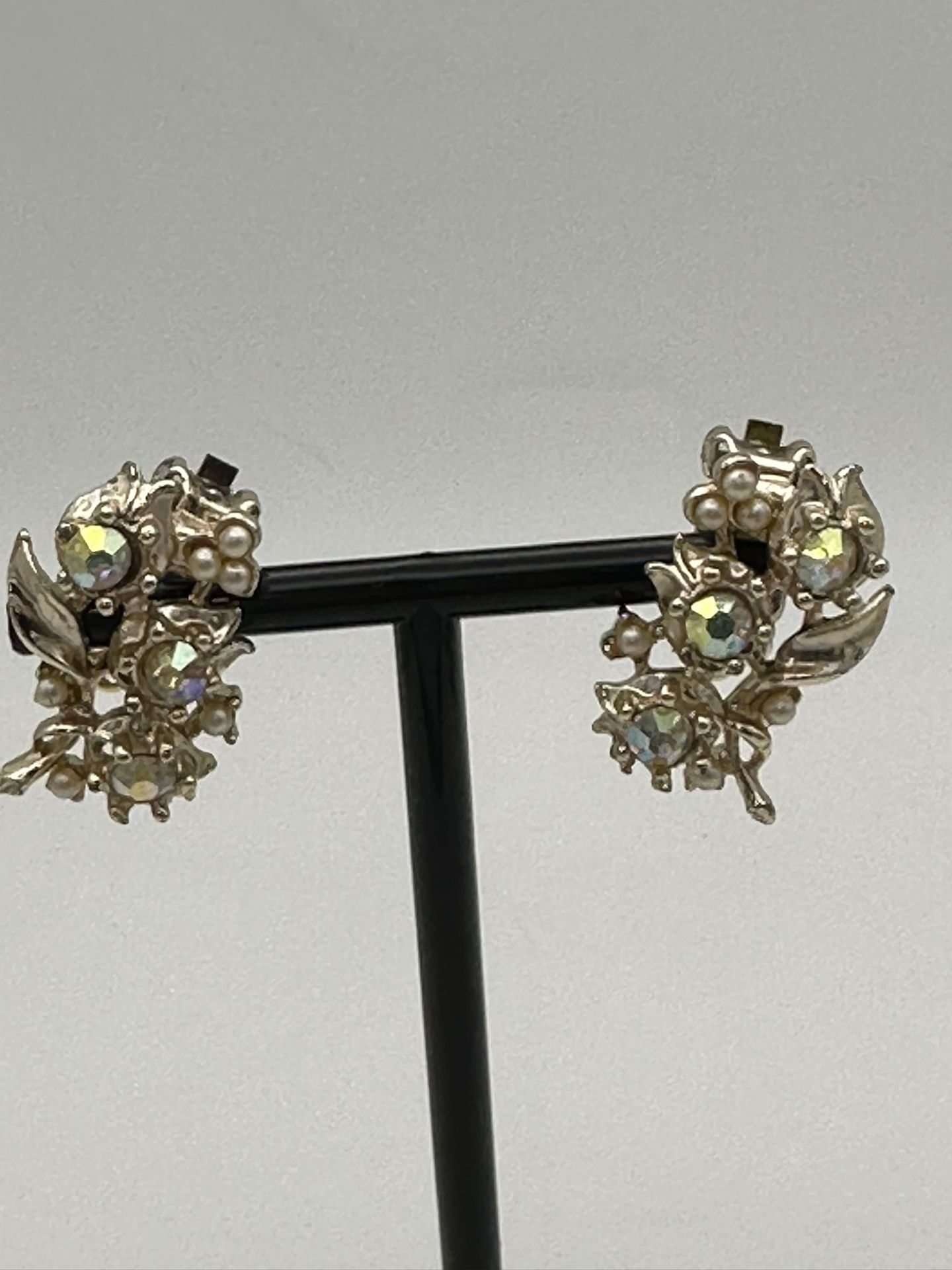 Vintage Beautiful AB Lucite Clip On Earrings Good Condition 