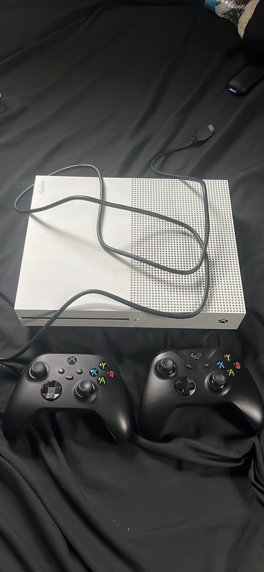 xbox one  with two controllers 
