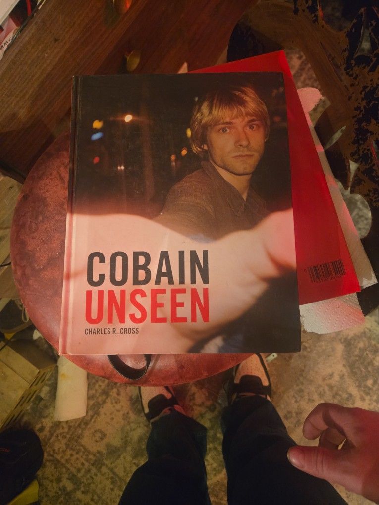 Book_ COBAIN UNSEEN