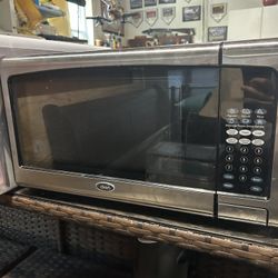 Oster 21in Microwave 