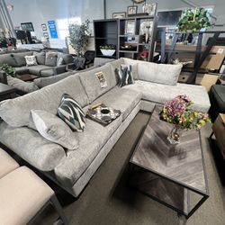 Light Gray Sofa Chaise $1999🔵🤍