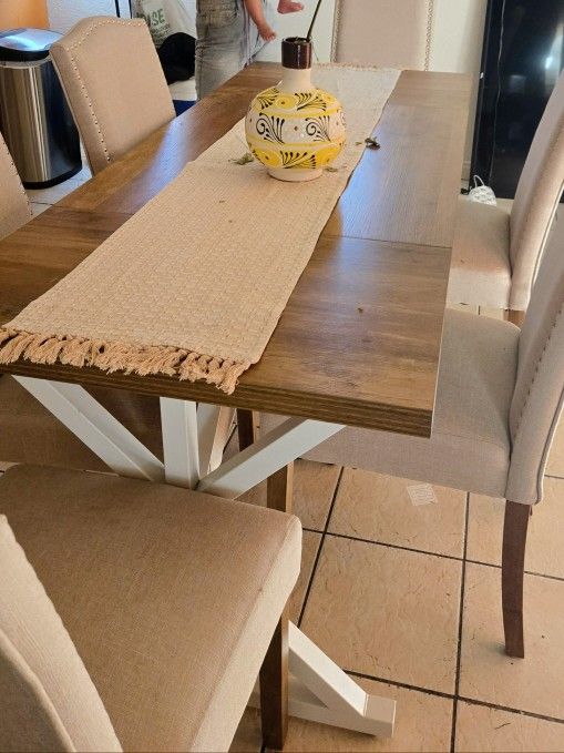 Dining Table & 6 Chairs