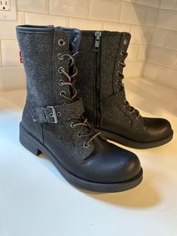 Levi’s Women’s Combat Boots Size 7 Gray Black Lace Up Side Zip Moto Buckle Lug Sole