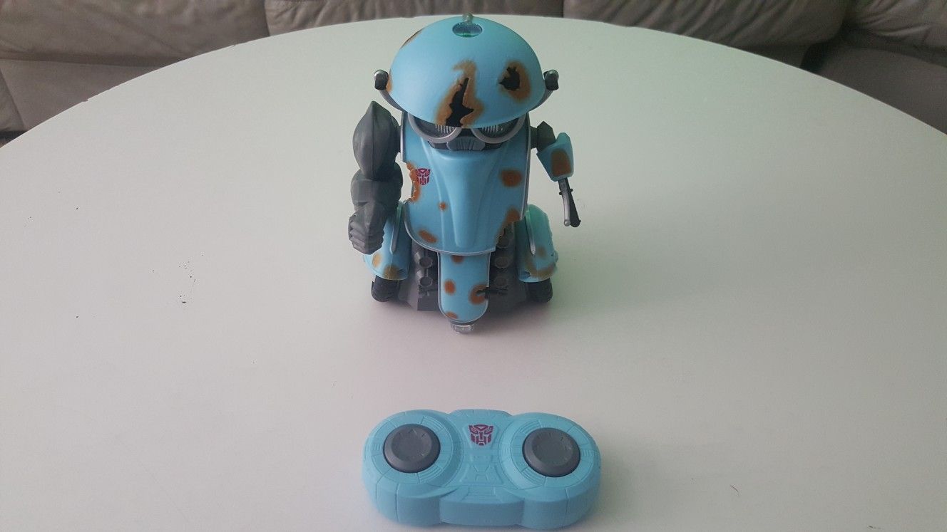 Sqweek Transformer Robot