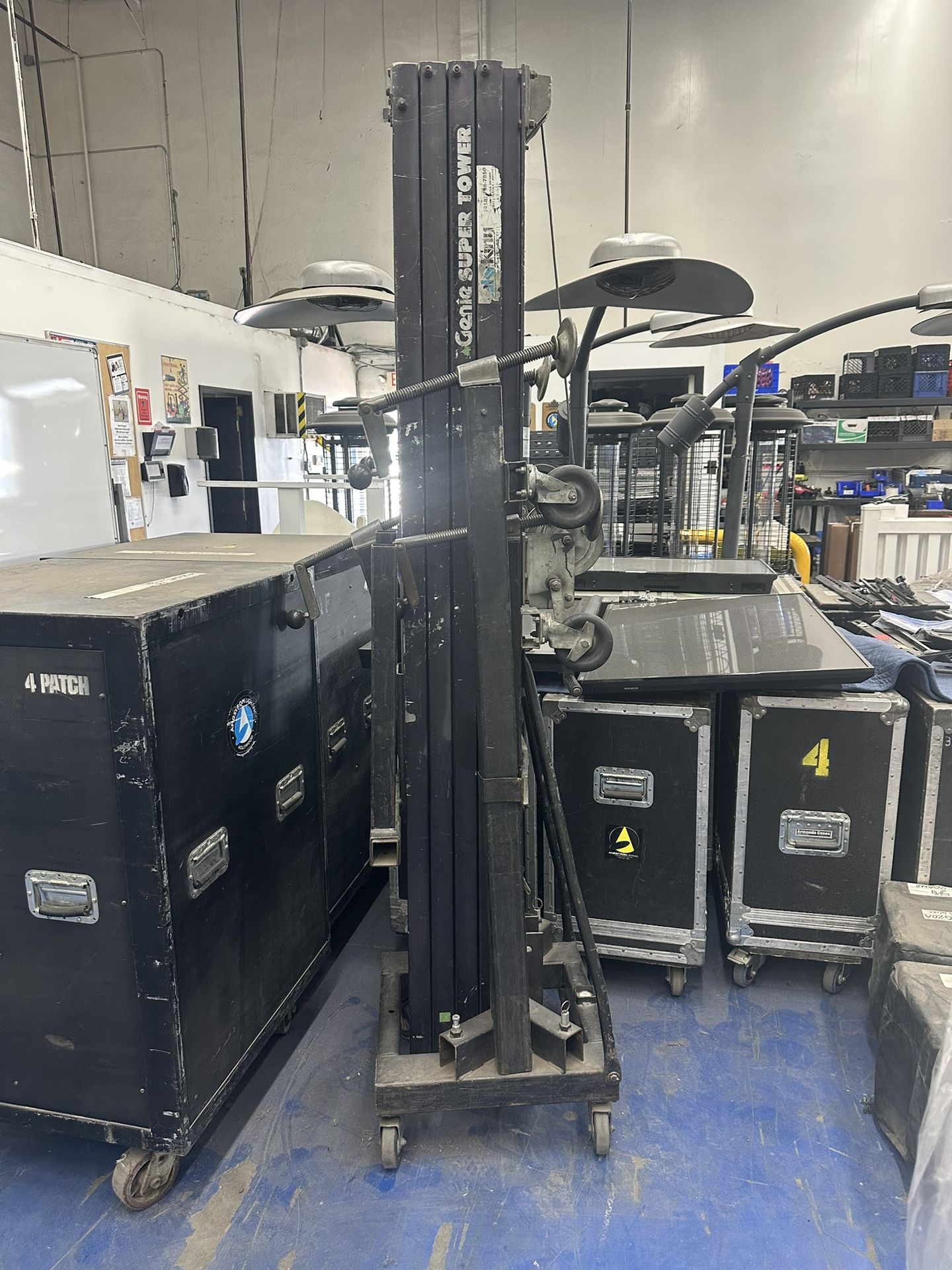 Lift - Genie ST24 Material Lift