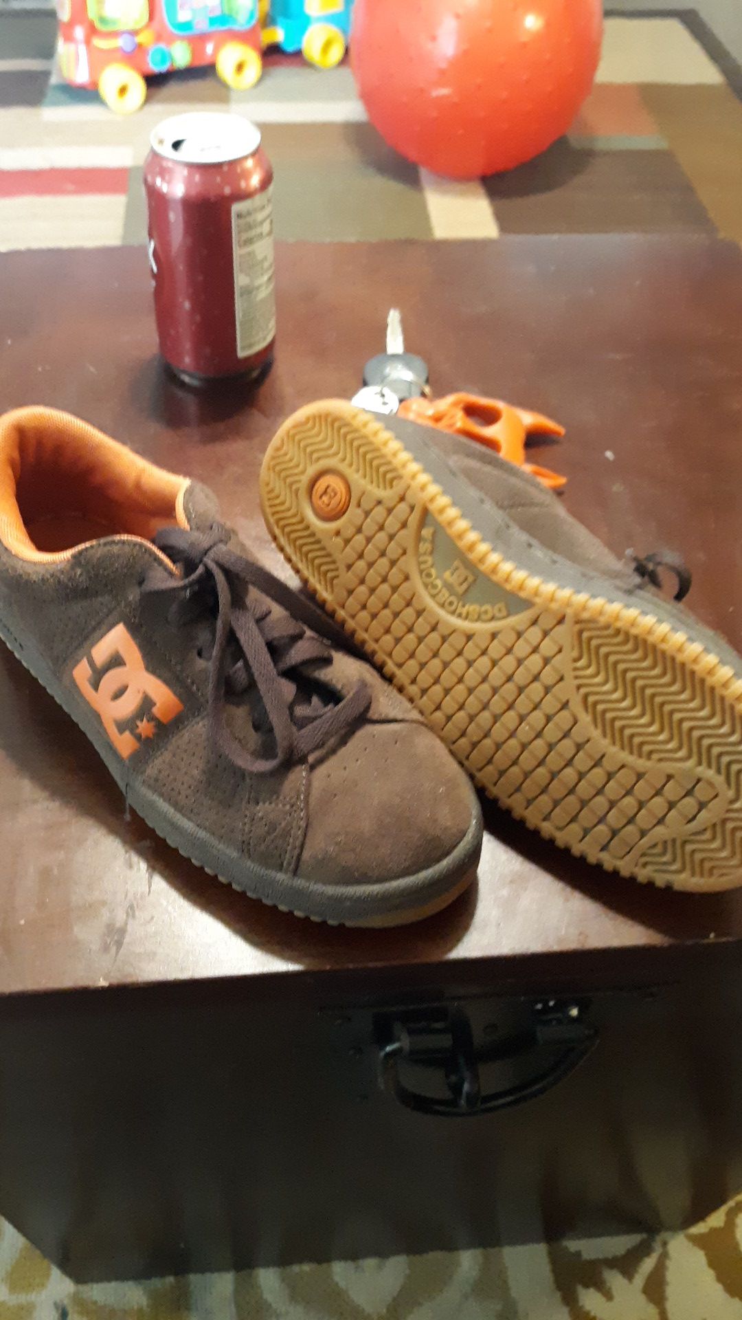 DC brown shoes