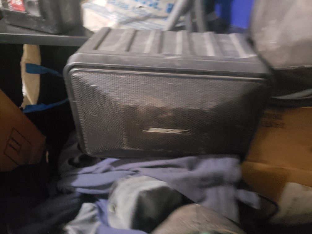 Bose 101 Speakers In Excellent Condition