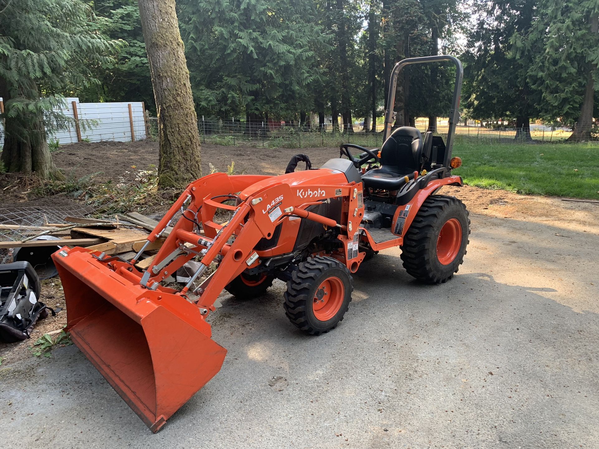 Kubota B2301 With LA435 Front Loader