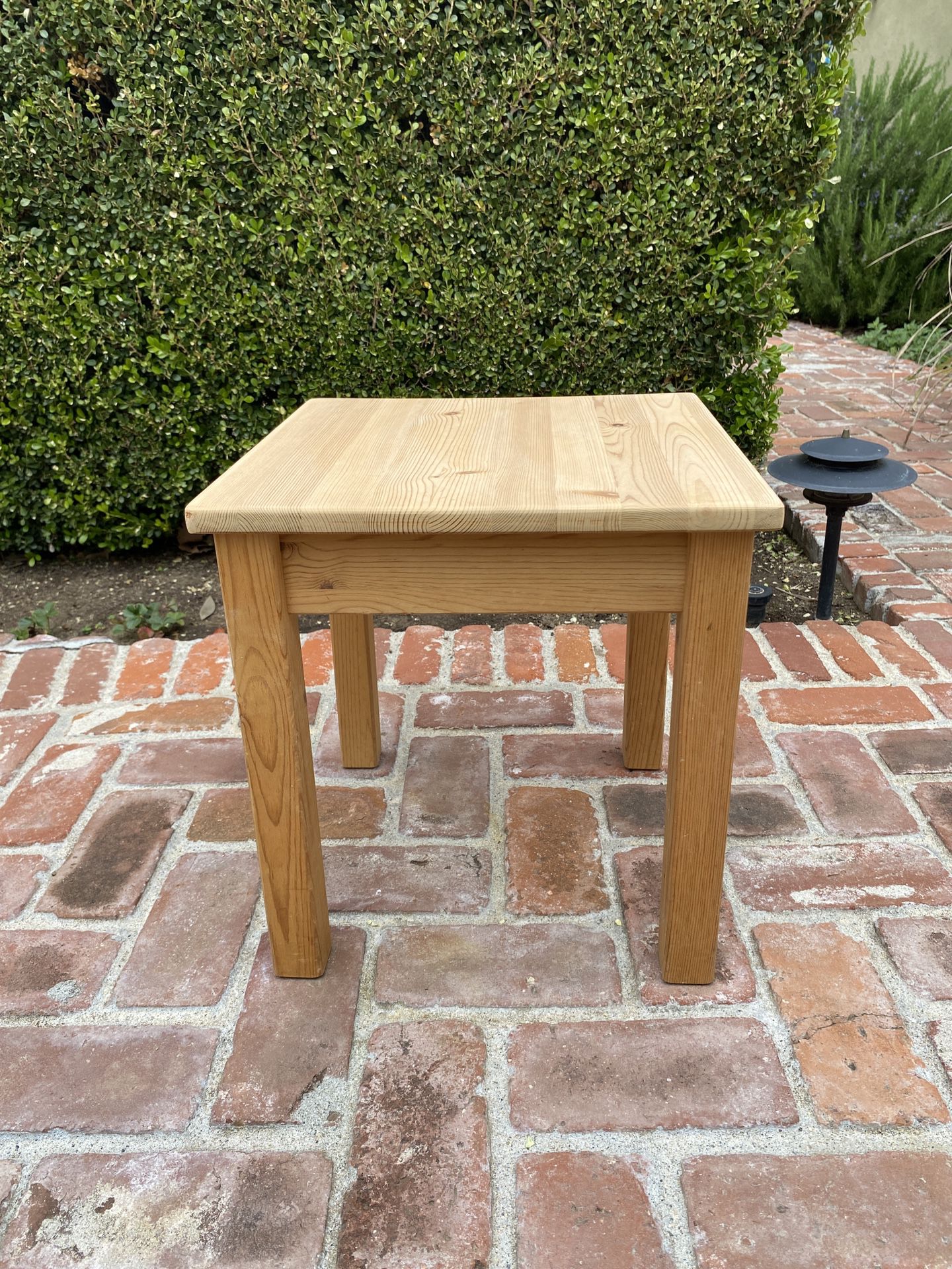 SMALL NATURAL WOOD END / SIDE TABLE 