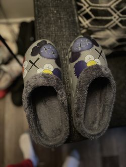 Kaws slippers hotsell