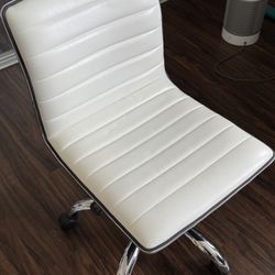 Alan Vinyl Ribbed Ergonomic Swivel Office Chair in White