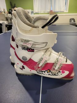Rossignol Ski Boots Size 225 or Women's 5.5