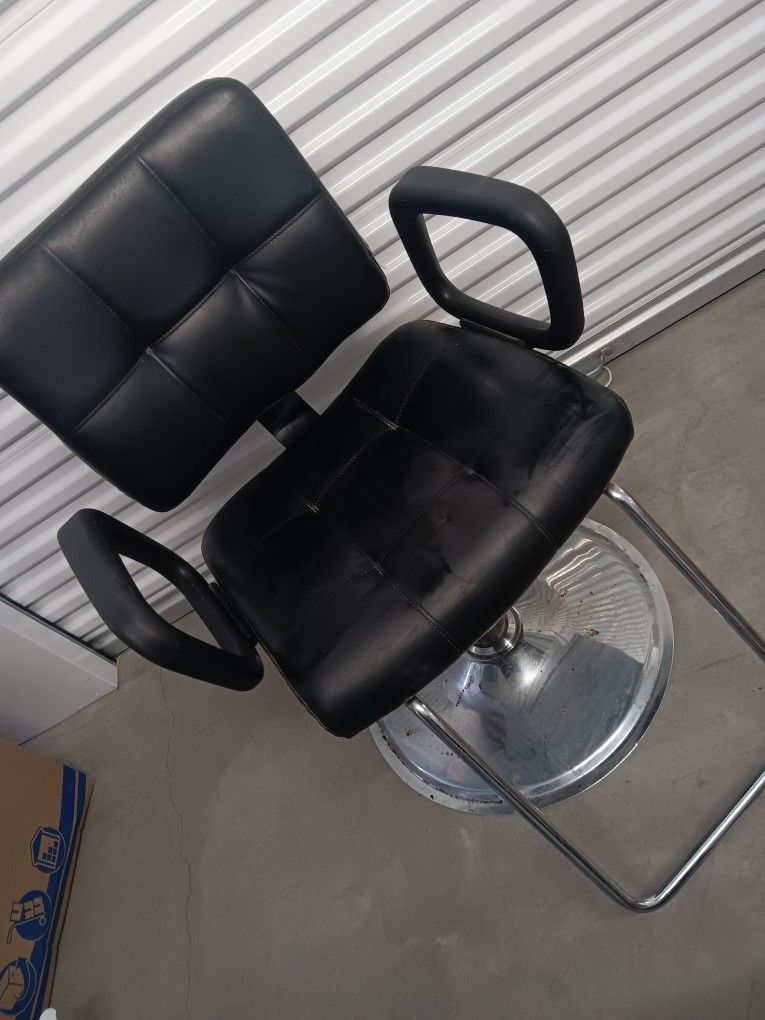 Puresana Salon Chair 250 Of Best Offer Hmu