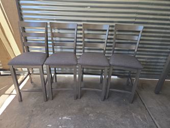Dining table and for chairs great condition brand new