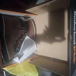New Mens 8.5.  Timberland Boots