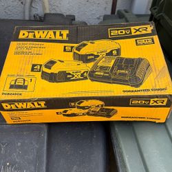 Dewalt 6ah 4ah + Charger Brand New In Box
