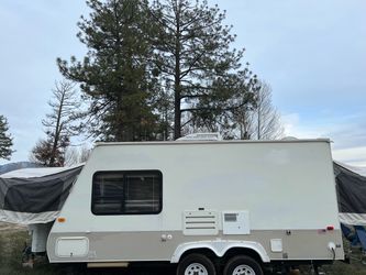 2008 Kodiak 185 Hybrid travel camping trailer light weight sleeps 6