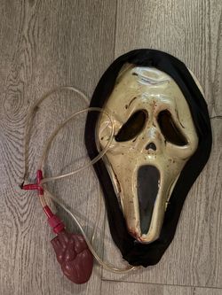 Scream bloody mask includes blood bottle