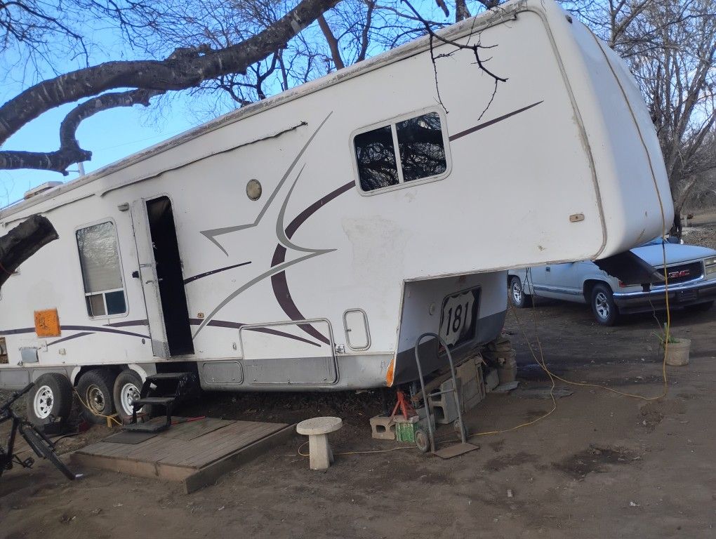 32 Ft Kountry Star 2003 5 Th Wheel camper