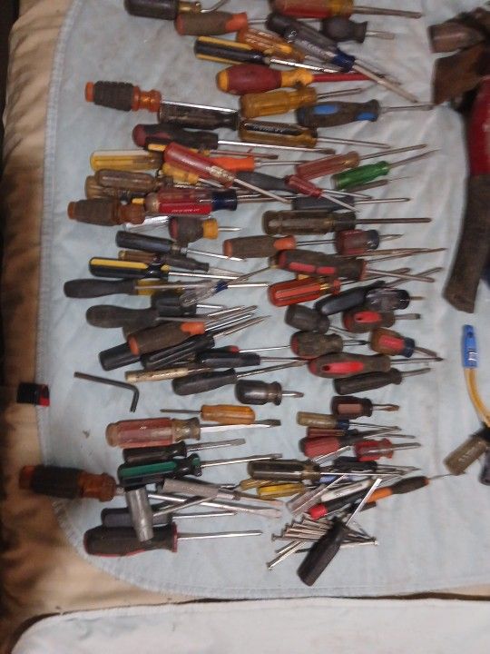 All Size Flat Head And Philips Screw Drivers