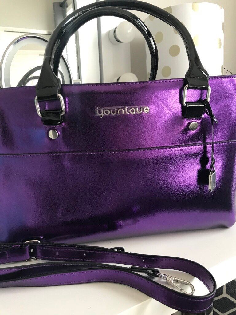 Brand new younique purse, never used, lots of storage area for makeup,s/f p/f home, poos, no holds, pick up in Arnold or nearby