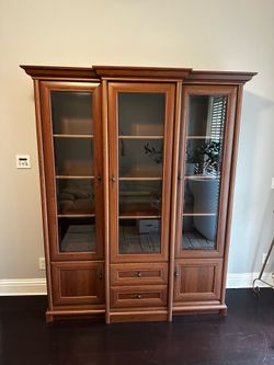 Traditional KENT series display cabinet: Model EREG3W2S