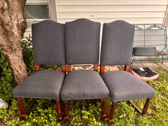5 dinning chairs READ DESCRIPTION
