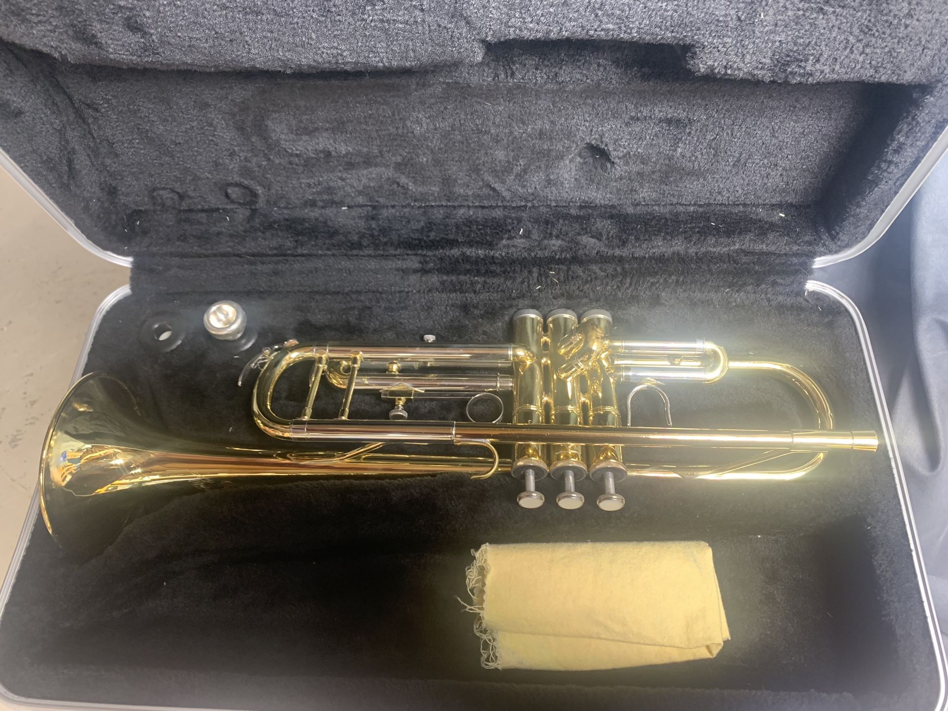Accent Student Trumpet TR514L and Hard Case.