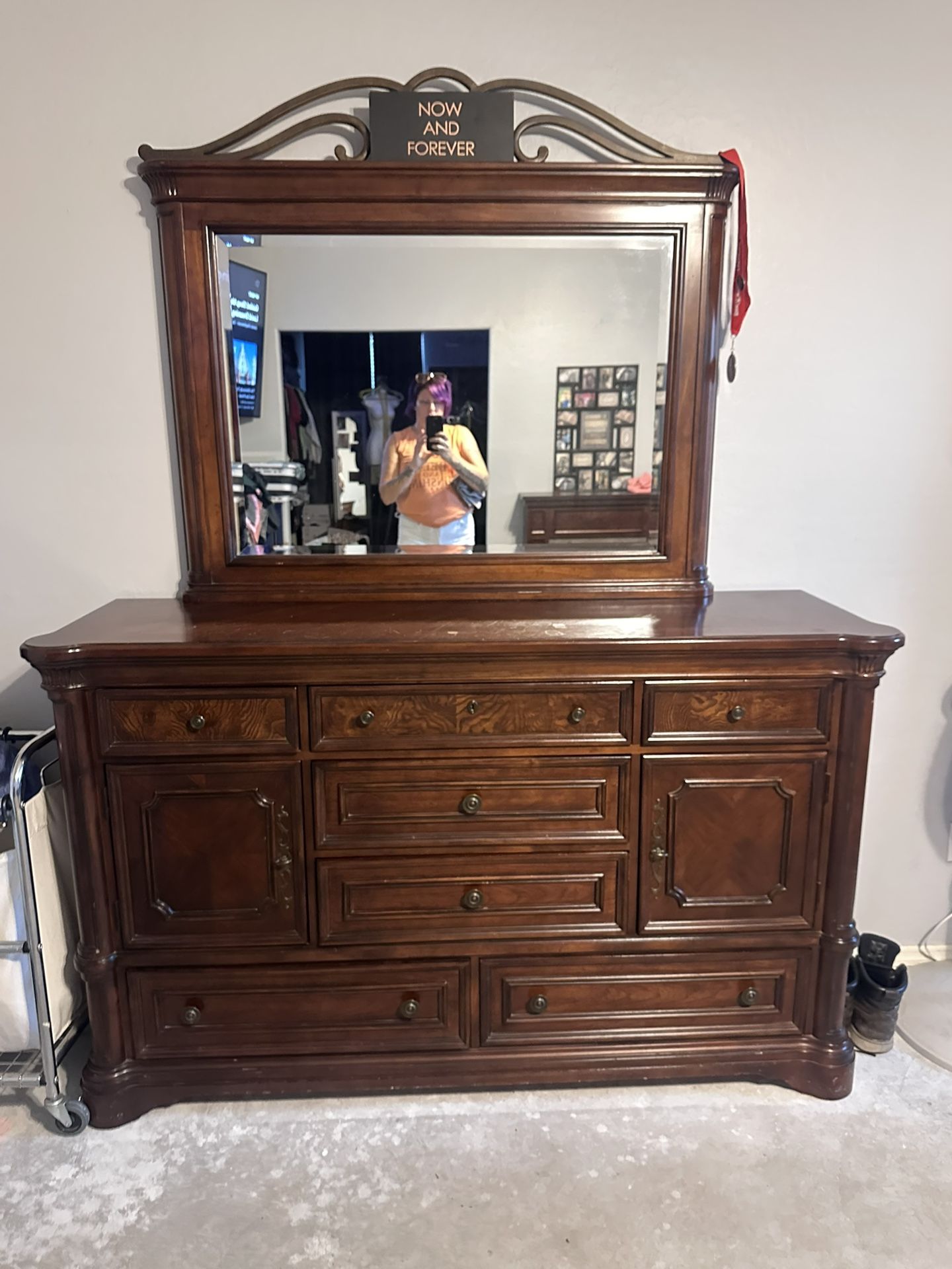 Dresser With Mirror