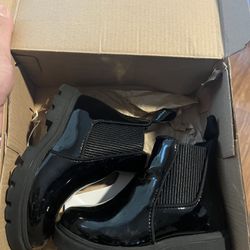 Black Shiny Boots 