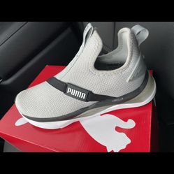 Women Puma $70 Size 7