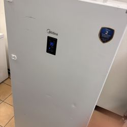 Midea Digital Control Convertible 13.8-cu ft Garage Ready Frost-free Upright Freezer