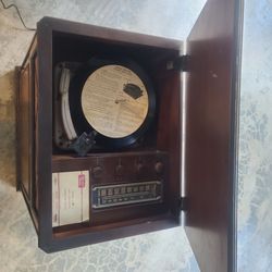 Vintage bendix transistor radio record player model 676B the radio works