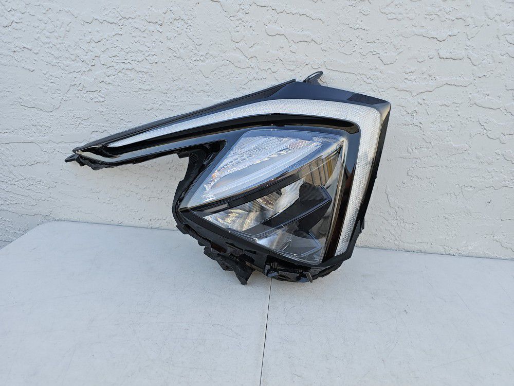 Kia Sportage Headlight 